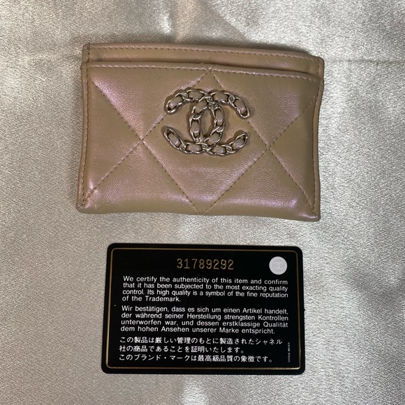 💯 Authentic Chanel Lambskin iridescent cardholder - Picture 4 of 10